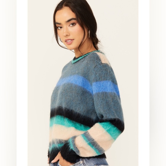 Molly Bracken Lili Sidonio WOMEN'S STRIPED LONG SLEEVE SWEATER - Picture 3 of 9